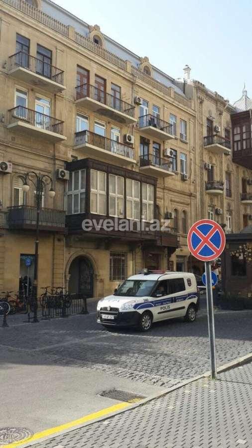 Kirayə verilir, köhnə tikili, 3 otaqlı, 130 m², İçəri Şəhər m.