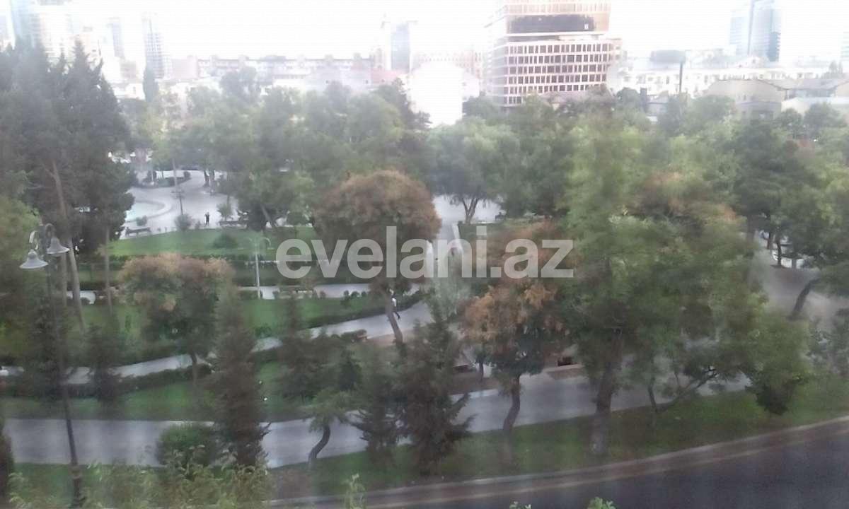 Sale, old building, 4 room, 300 m², 28 may m.