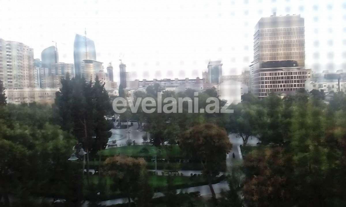 Sale, old building, 4 room, 300 m², 28 may m.