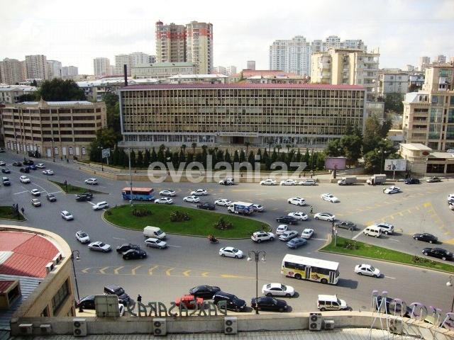 Продаётся, вторичка, 1-комнаты, 32 m², Низами m.