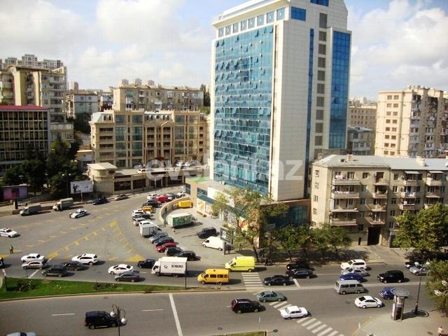 Продаётся, вторичка, 1-комнаты, 32 m², Низами m.