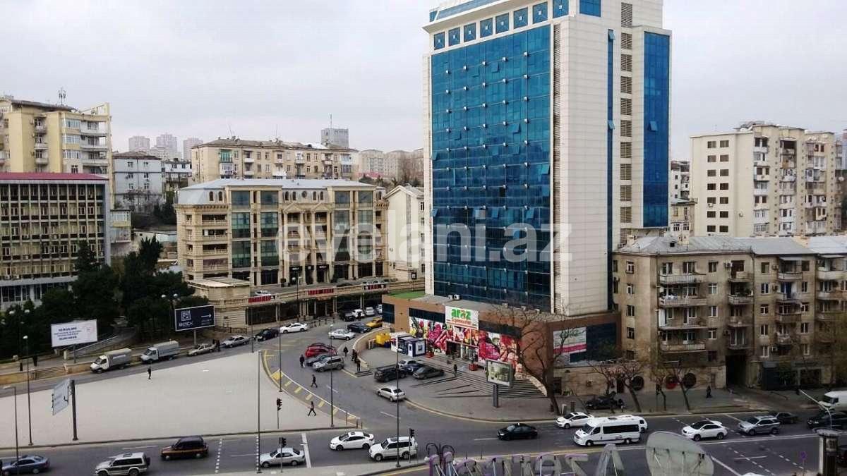 Продаётся, вторичка, 1-комнаты, 32 m², Низами m.