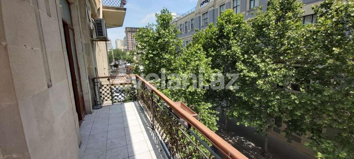 Sale, old building, 4 room, 187 m², 28 may m.