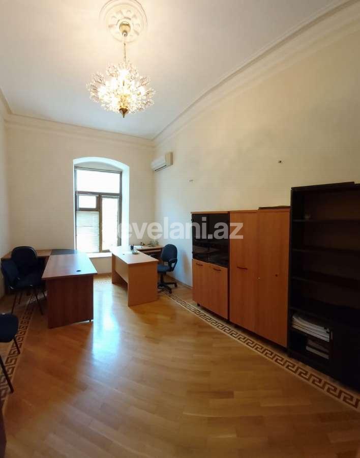 Sale, old building, 4 room, 187 m², 28 may m.