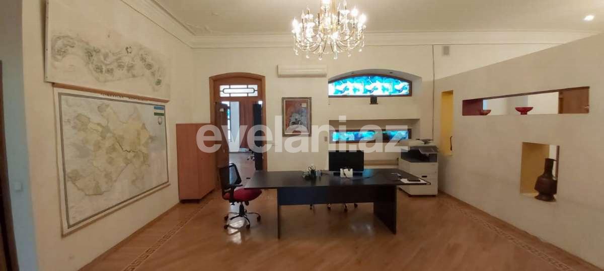 Sale, old building, 4 room, 187 m², 28 may m.