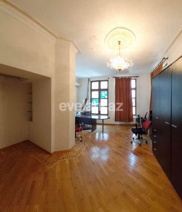 Sale, old building, 4 room, 187 m², 28 may m.
