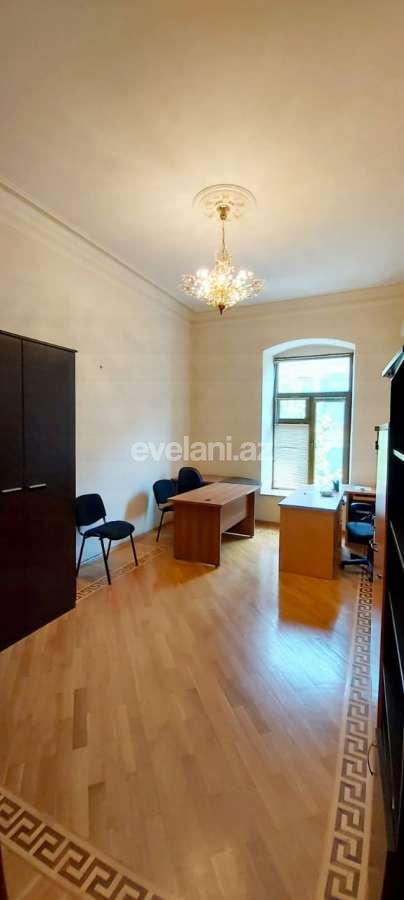Sale, old building, 4 room, 187 m², 28 may m.
