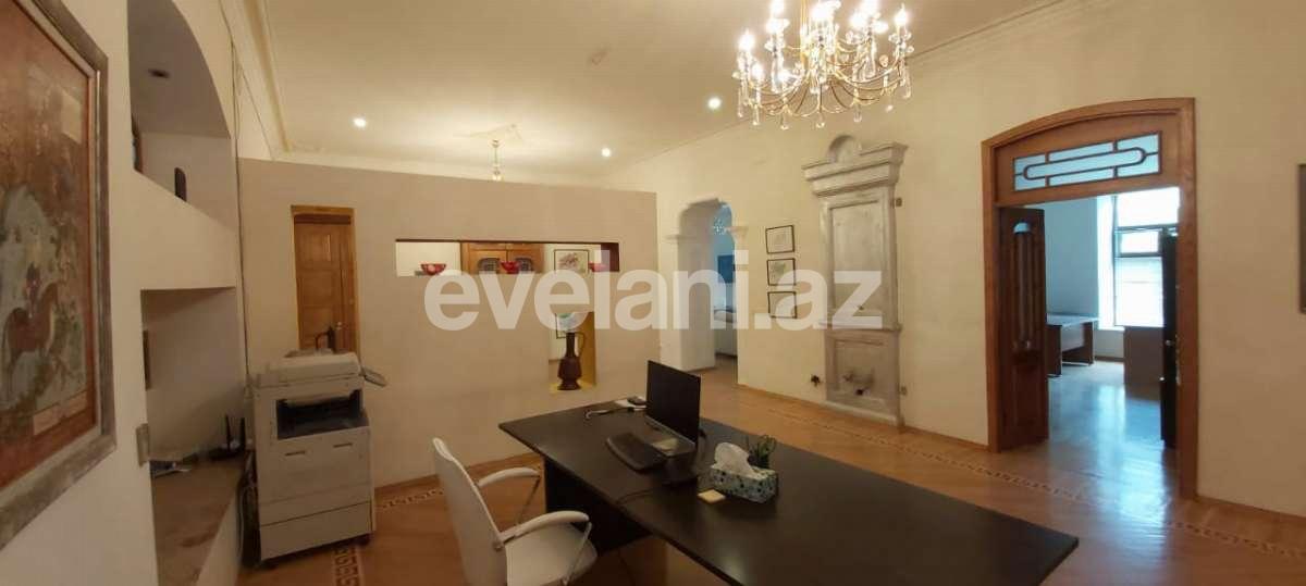 Sale, old building, 4 room, 187 m², 28 may m.