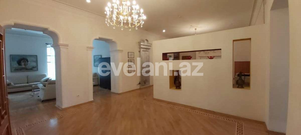 Sale, old building, 4 room, 187 m², 28 may m.