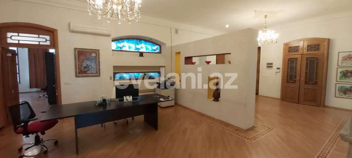 Sale, old building, 4 room, 187 m², 28 may m.