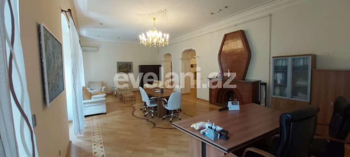 Sale, old building, 4 room, 187 m², 28 may m.