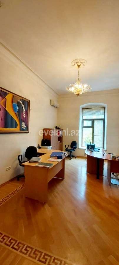 Sale, old building, 4 room, 187 m², 28 may m.