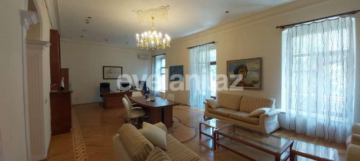 Sale, old building, 4 room, 187 m², 28 may m.