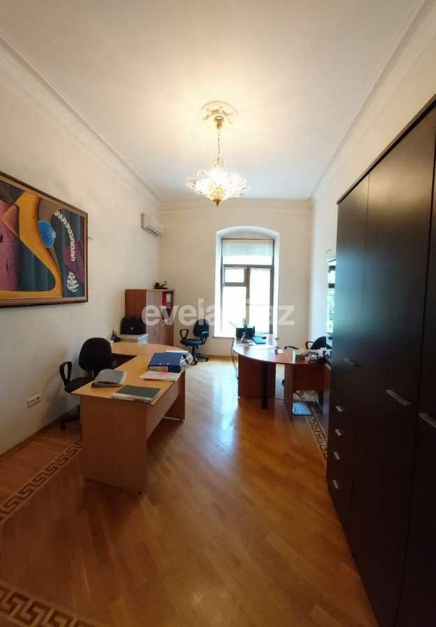 Sale, old building, 4 room, 187 m², 28 may m.