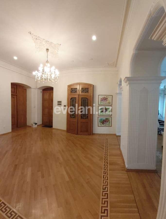 Sale, old building, 4 room, 187 m², 28 may m.