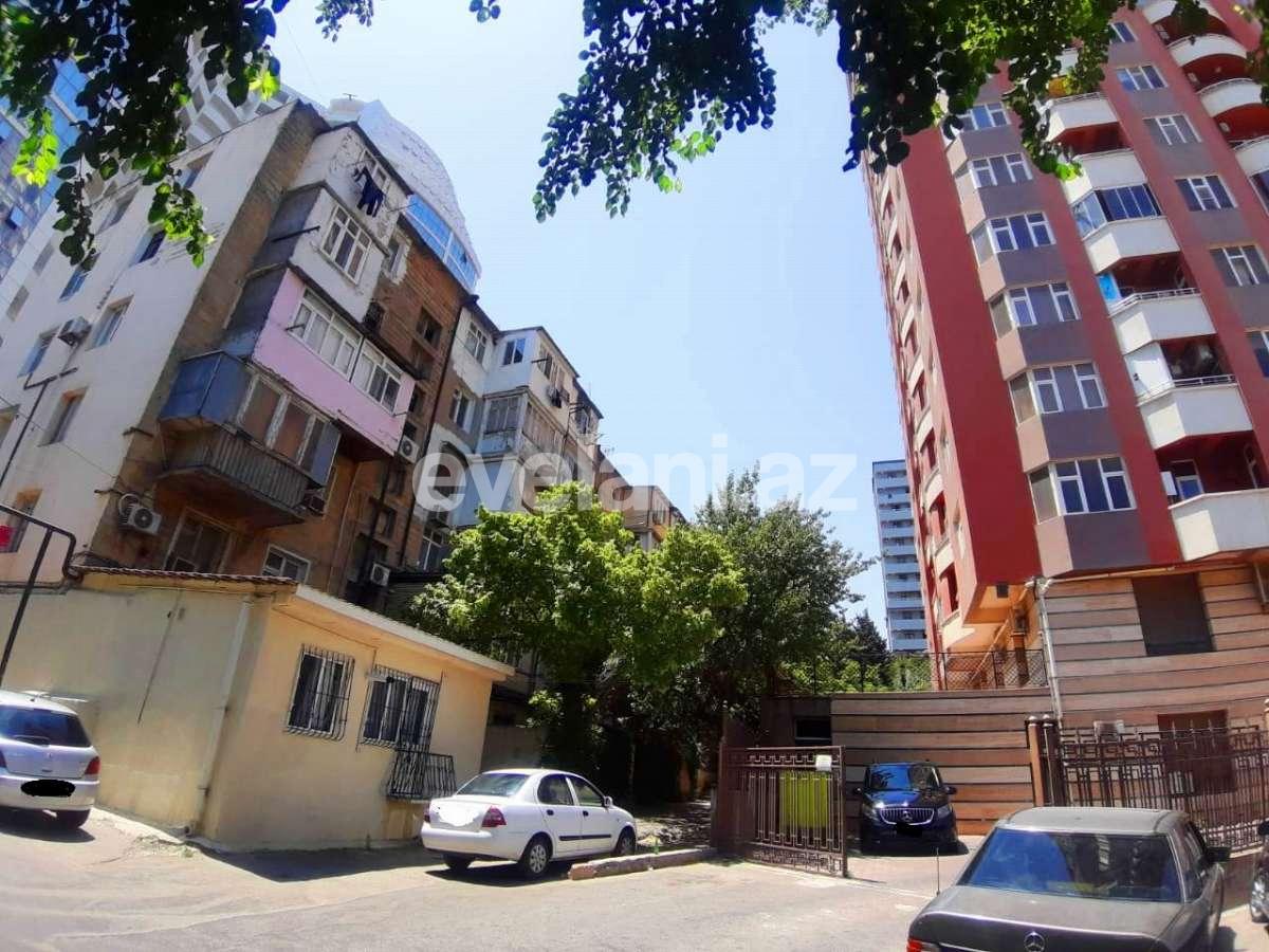 Sale, old building, 2 room, 55 m², Elmlar Akademiyası m.