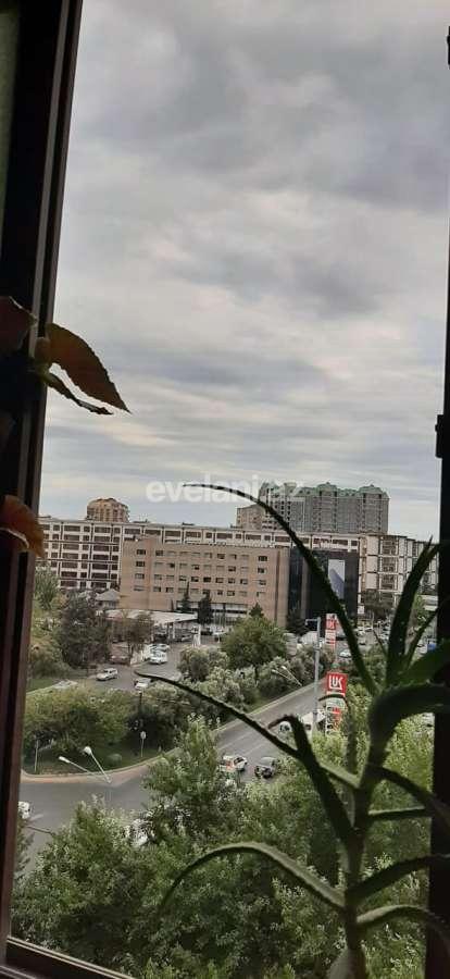 Satılır, köhnə tikili, 2 otaqlı, 60 m², Azadlıq prospekti m.