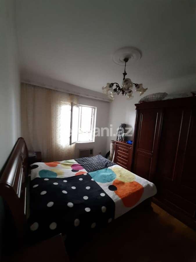 Satılır, köhnə tikili, 2 otaqlı, 60 m², Azadlıq prospekti m.