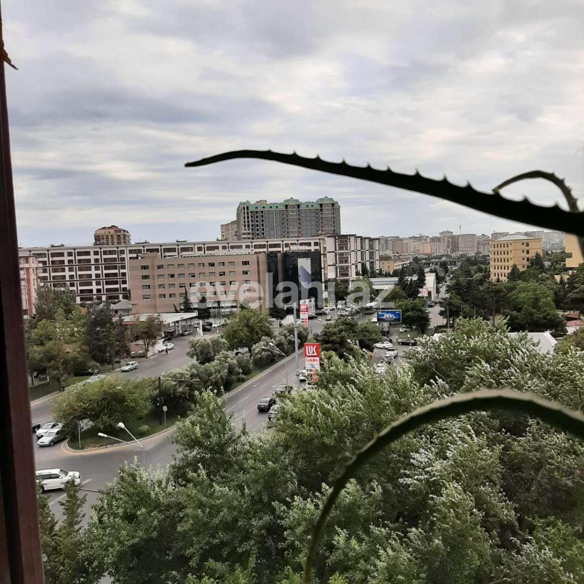 Satılır, köhnə tikili, 2 otaqlı, 60 m², Azadlıq prospekti m.