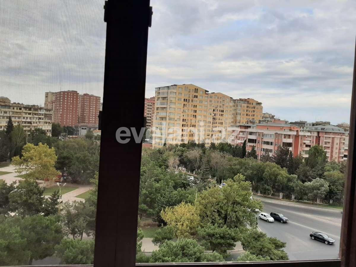 Satılır, köhnə tikili, 2 otaqlı, 60 m², Azadlıq prospekti m.