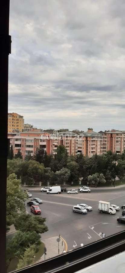 Satılır, köhnə tikili, 2 otaqlı, 60 m², Azadlıq prospekti m.