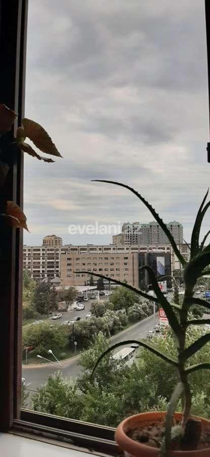 Satılır, köhnə tikili, 2 otaqlı, 60 m², Azadlıq prospekti m.