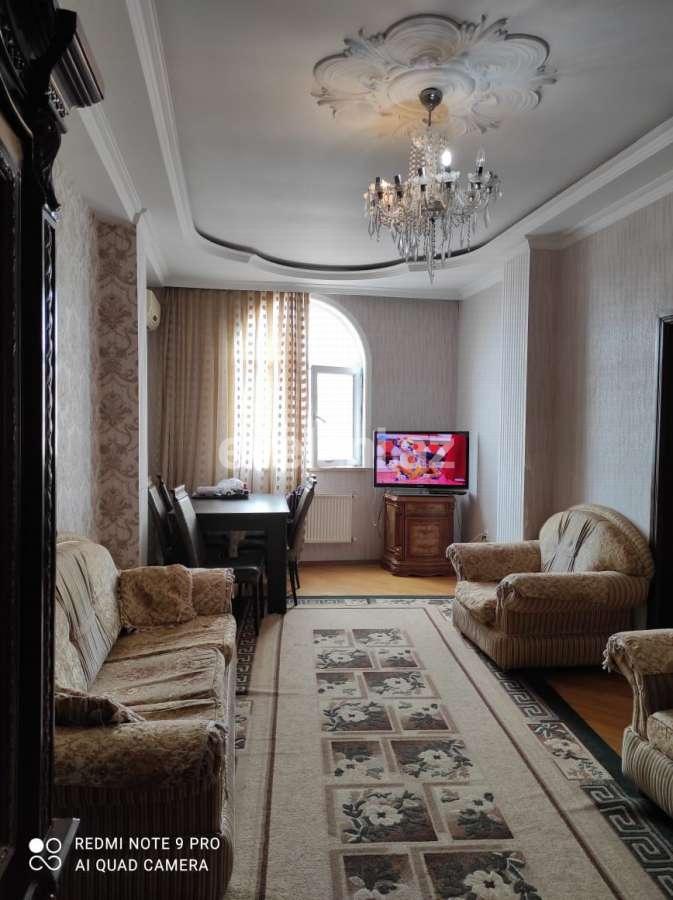 Satılır, yeni tikili, 3 otaqlı, 70 m², İnşaatçılar m.