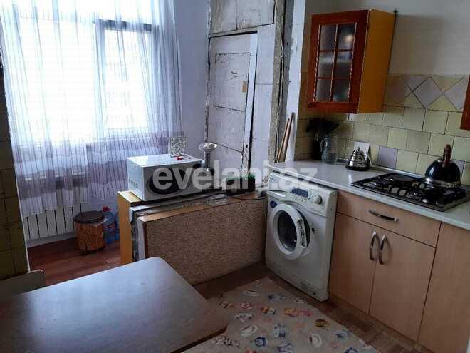 Satılır, köhnə tikili, 3 otaqlı, 70 m², Bakıxanov q.