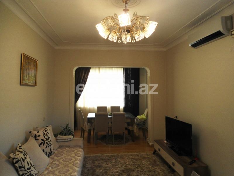Satılır, köhnə tikili, 4 otaqlı, 115 m², İnşaatçılar m.