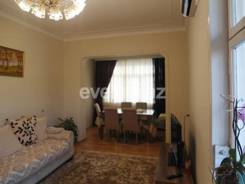 Satılır, köhnə tikili, 4 otaqlı, 115 m², İnşaatçılar m.