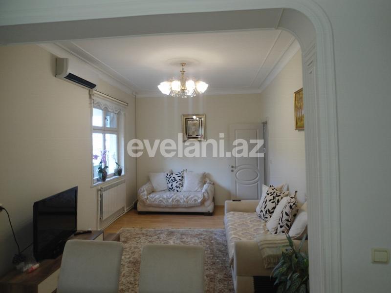 Satılır, köhnə tikili, 4 otaqlı, 115 m², İnşaatçılar m.