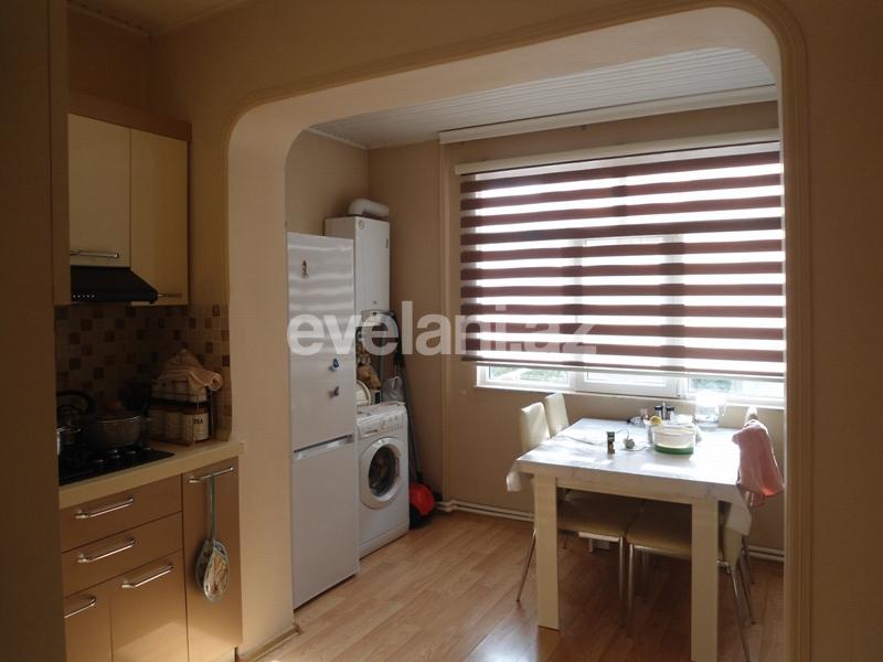 Satılır, köhnə tikili, 4 otaqlı, 115 m², İnşaatçılar m.