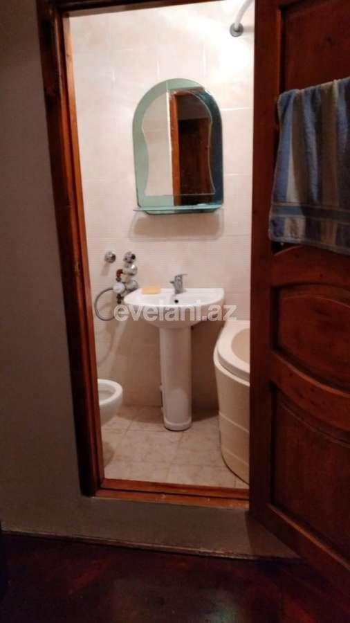 Kirayə verilir, köhnə tikili, 2 otaqlı, 70 m², İnşaatçılar m.