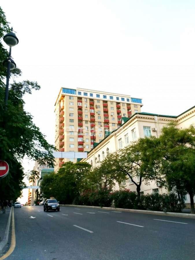 Satılır, yeni tikili, 4 otaqlı, 200 m², Nizami m.