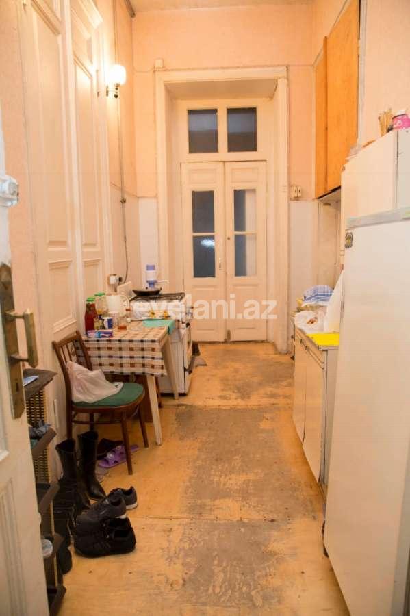 Sale, old building, 3 room, 118 m², Sahil m.