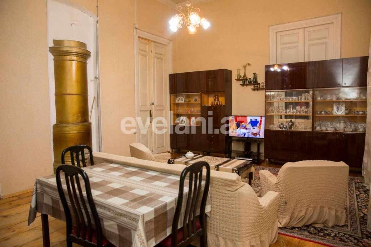 Sale, old building, 3 room, 118 m², Sahil m.