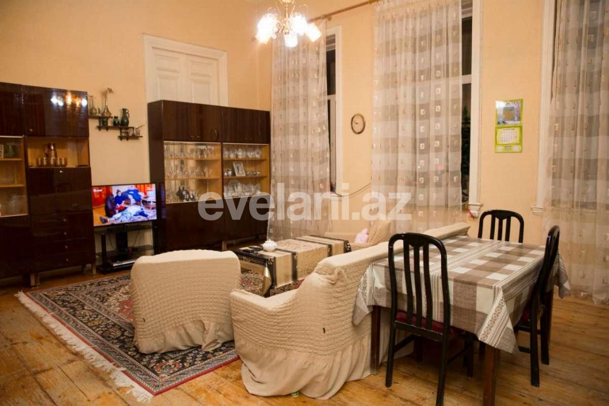 Sale, old building, 3 room, 118 m², Sahil m.