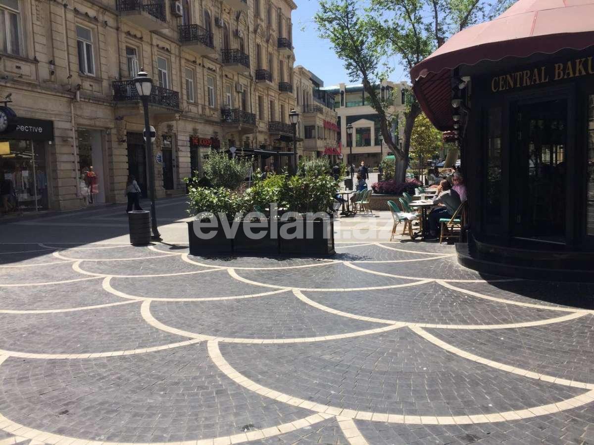 Sale, old building, 3 room, 118 m², Sahil m.