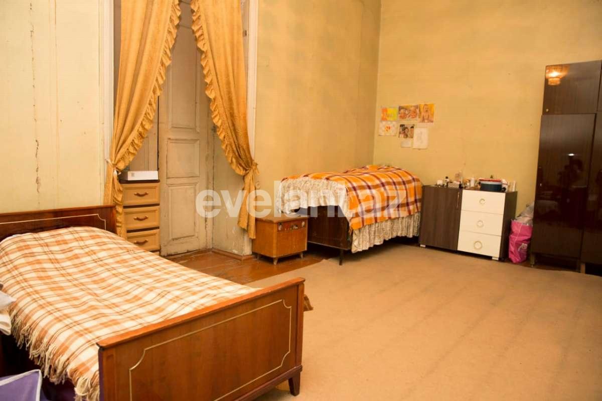Sale, old building, 3 room, 118 m², Sahil m.