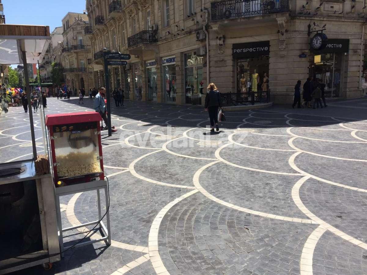 Sale, old building, 3 room, 118 m², Sahil m.