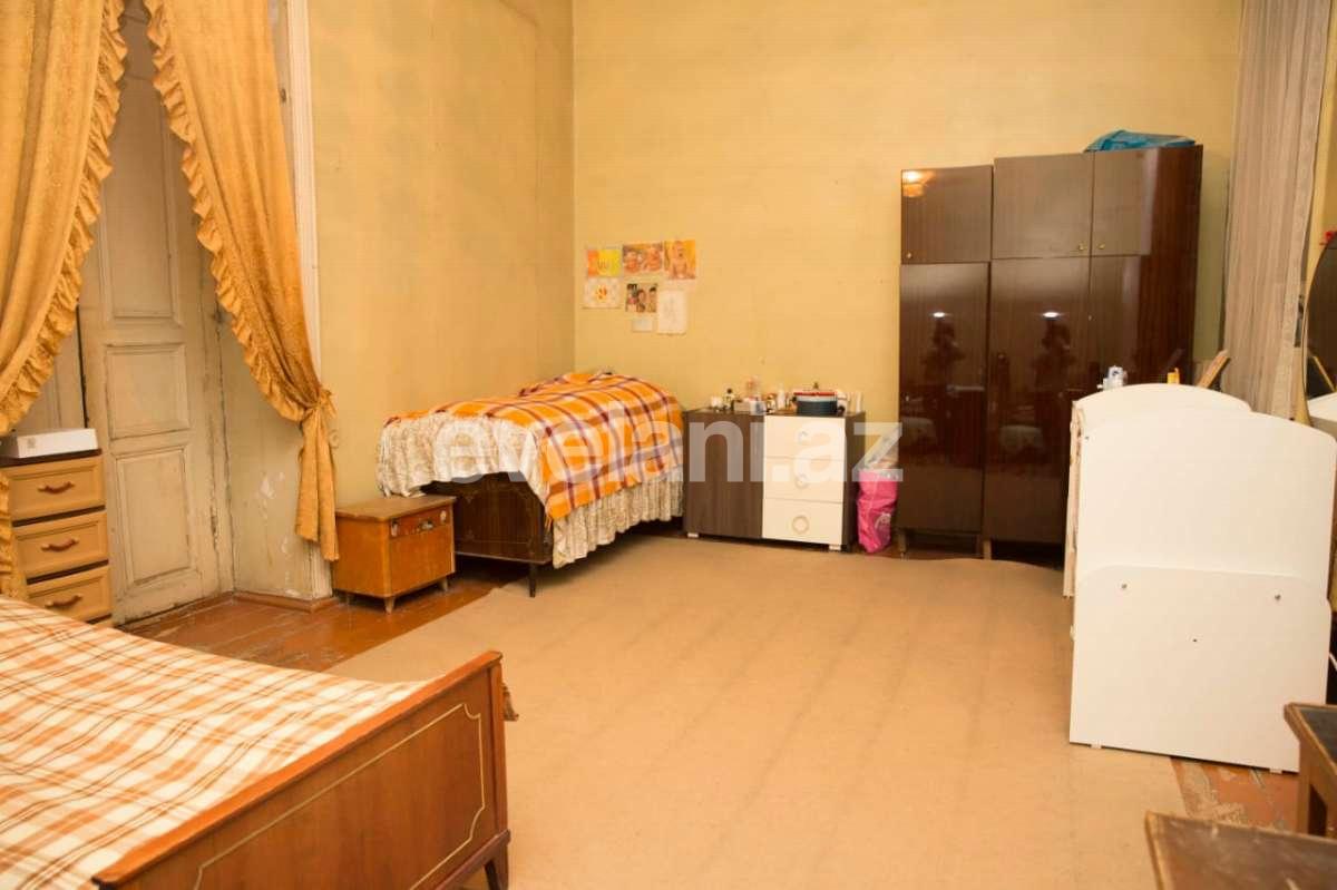 Sale, old building, 3 room, 118 m², Sahil m.