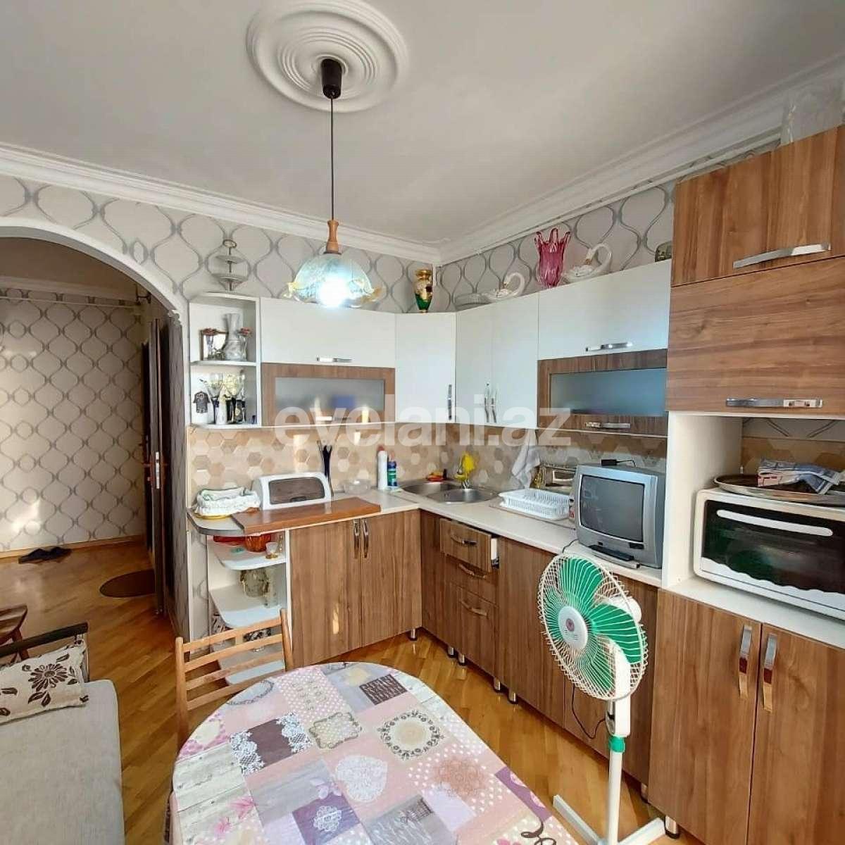 Satılır, köhnə tikili, 3 otaqlı, 70 m², Yeni Günəşli q.