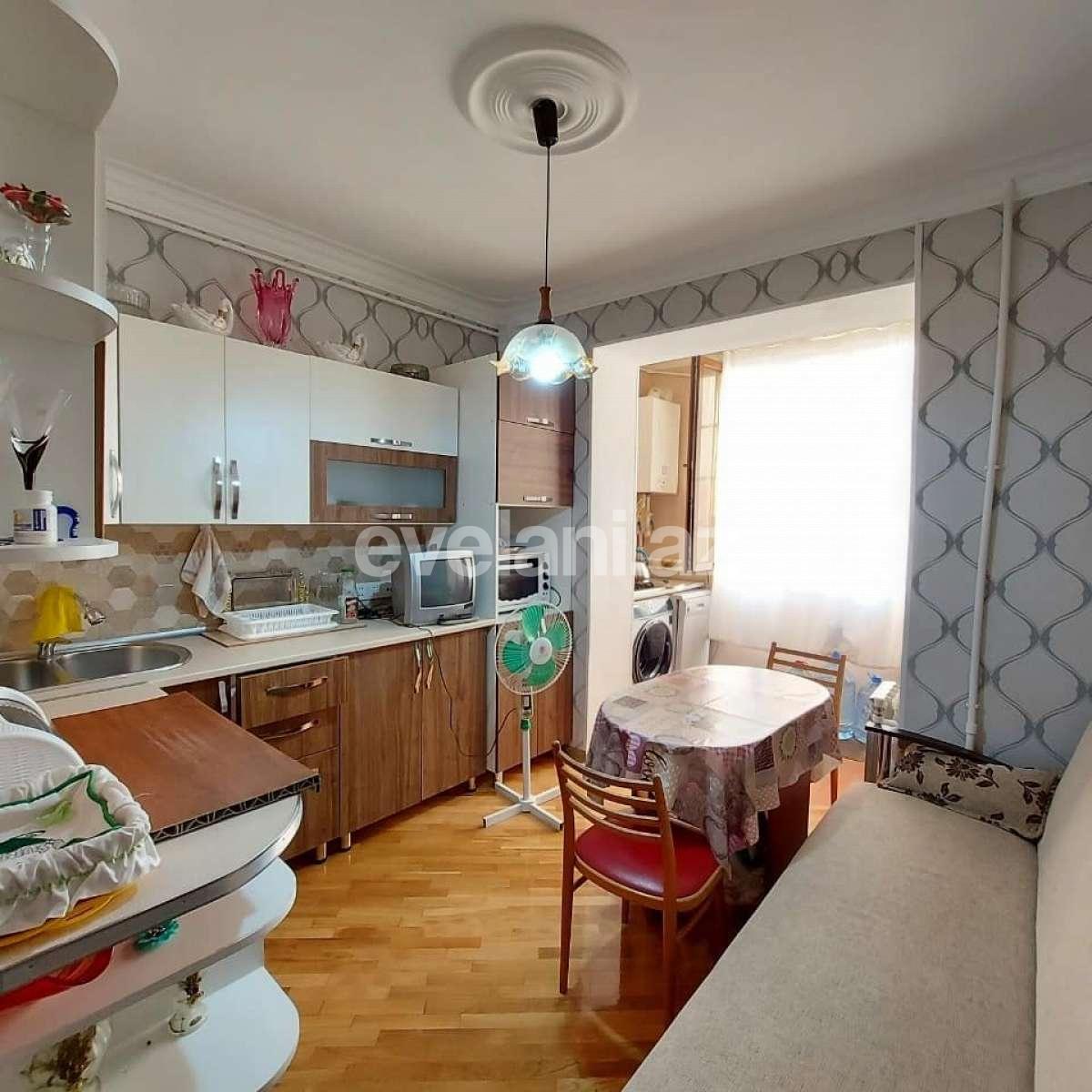 Satılır, köhnə tikili, 3 otaqlı, 70 m², Yeni Günəşli q.