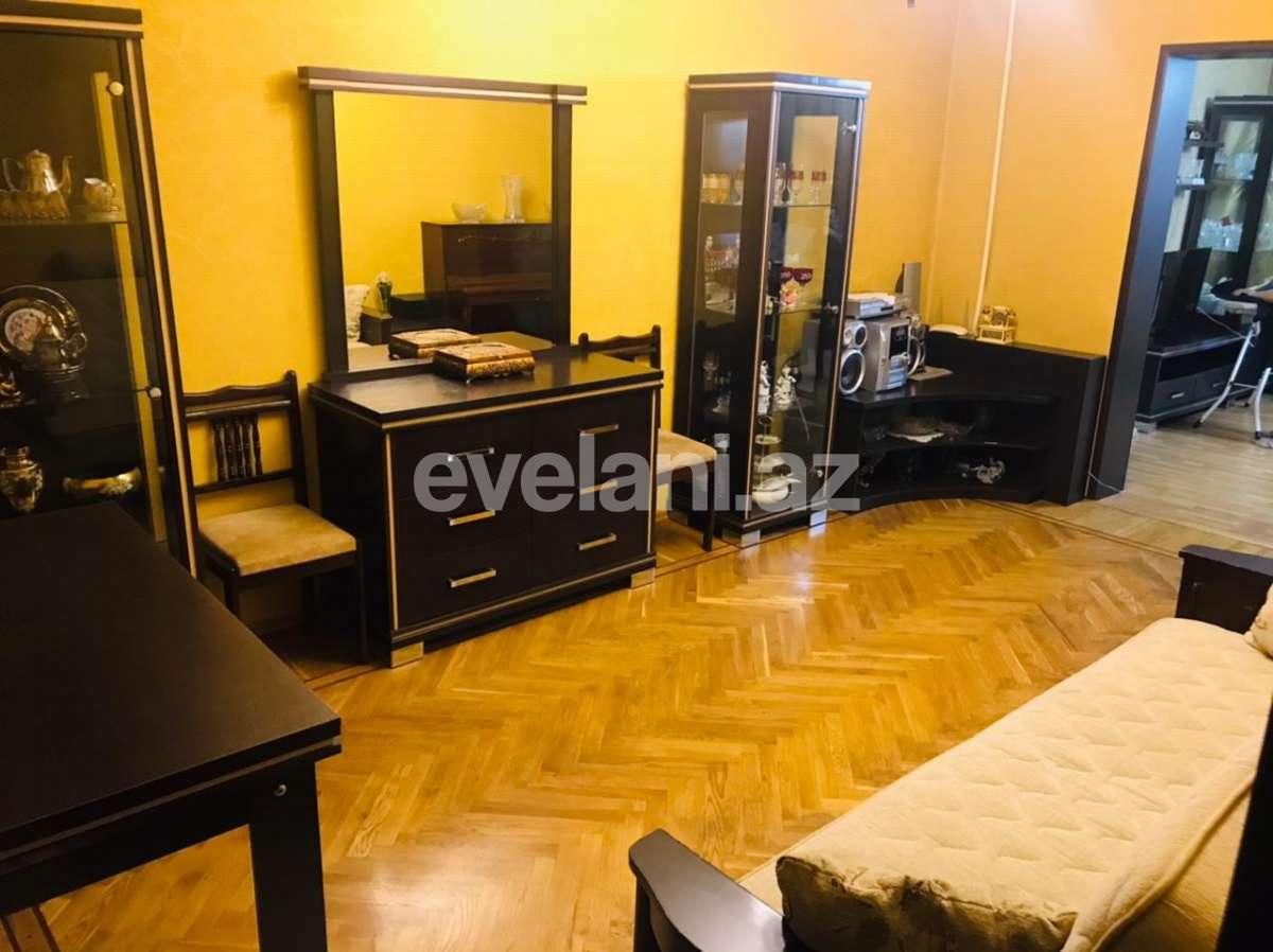 Satılır, köhnə tikili, 4 otaqlı, 110 m², 8 Noyabr m.