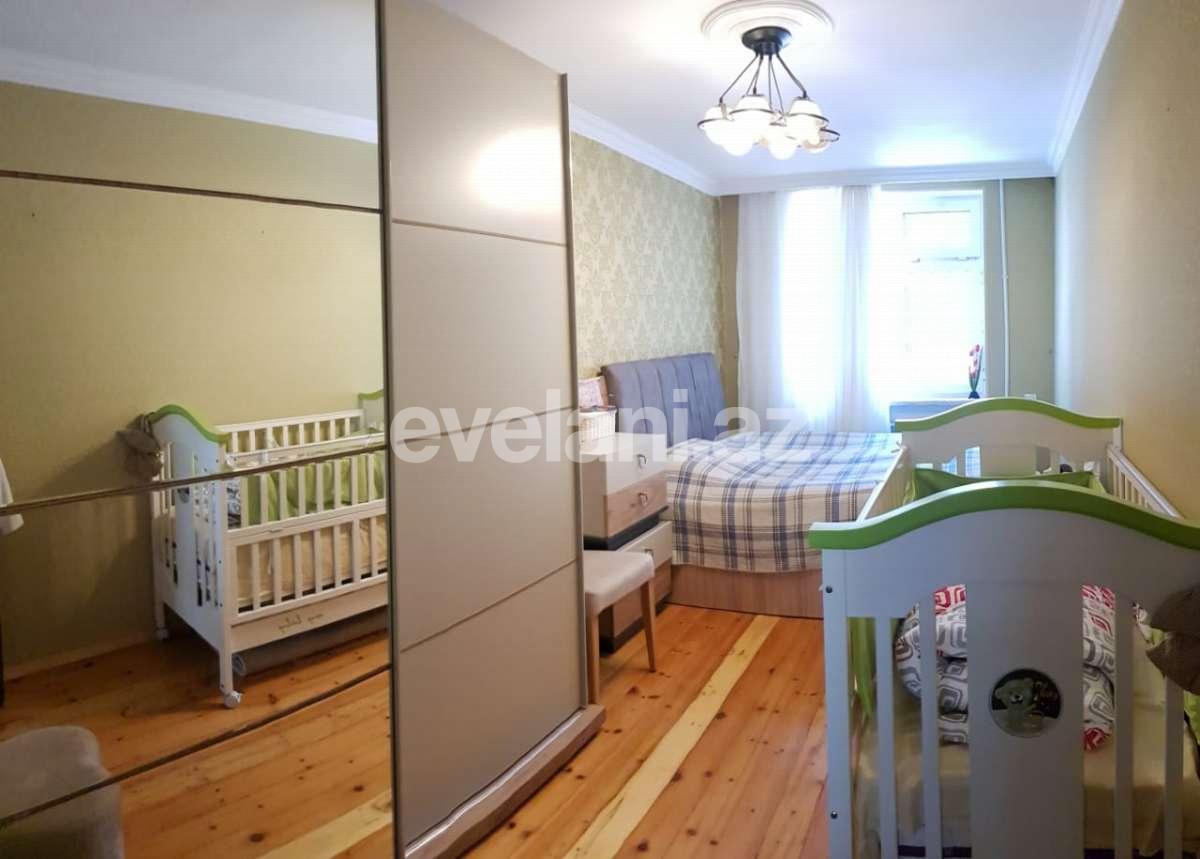 Satılır, köhnə tikili, 2 otaqlı, 60 m², Qara Qarayev m.