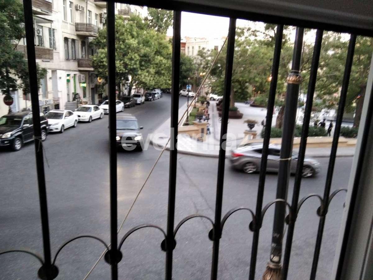 Sale, old building, 2 room, 70 m², Icheri Sheher m.