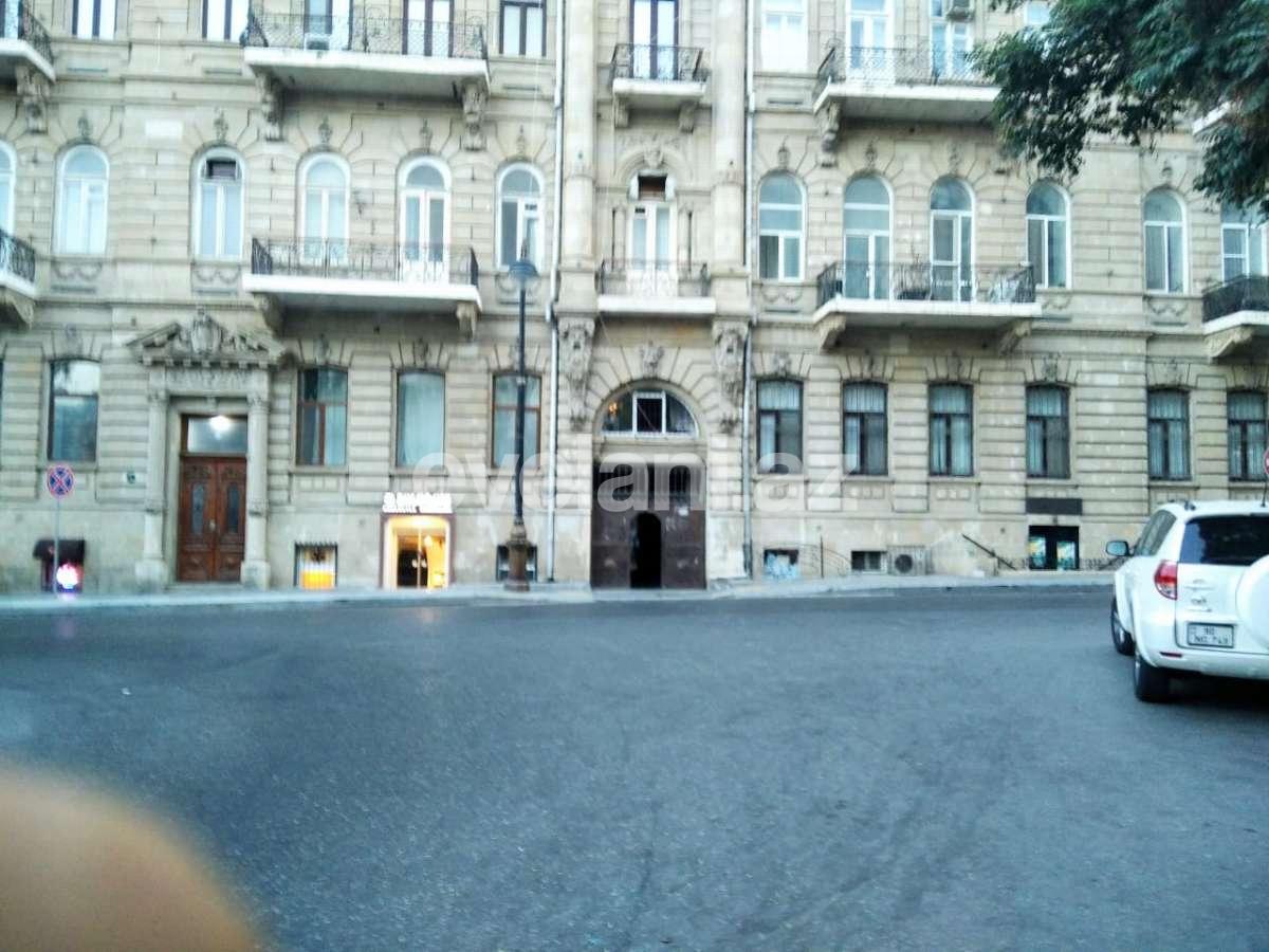 Sale, old building, 2 room, 70 m², Icheri Sheher m.