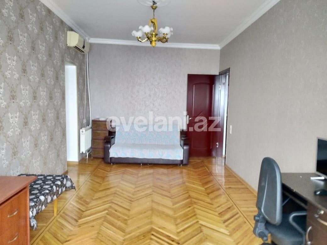 Sale, old building, 2 room, 65 m², Khalglar Doslugu m.