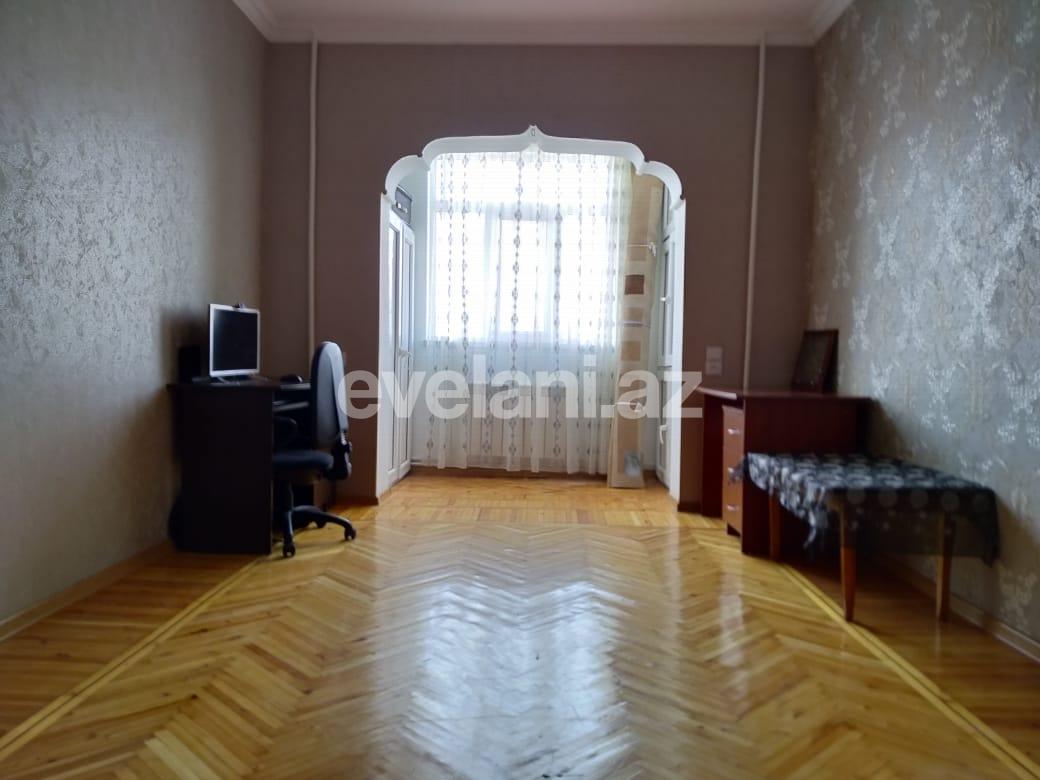Sale, old building, 2 room, 65 m², Khalglar Doslugu m.