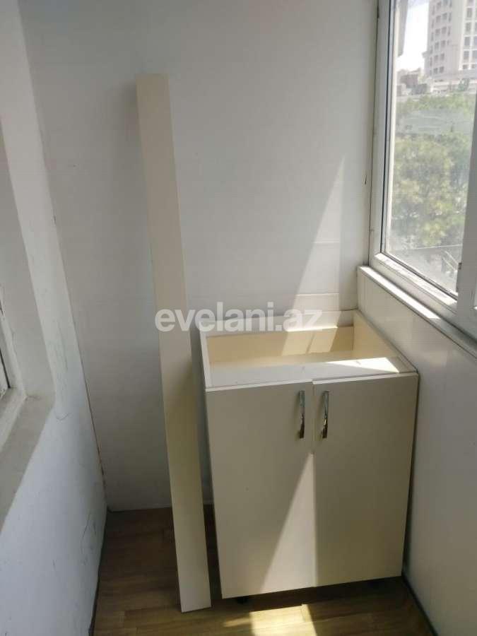Rent, old building, 1 room, 33 m², Elmlar Akademiyası m.